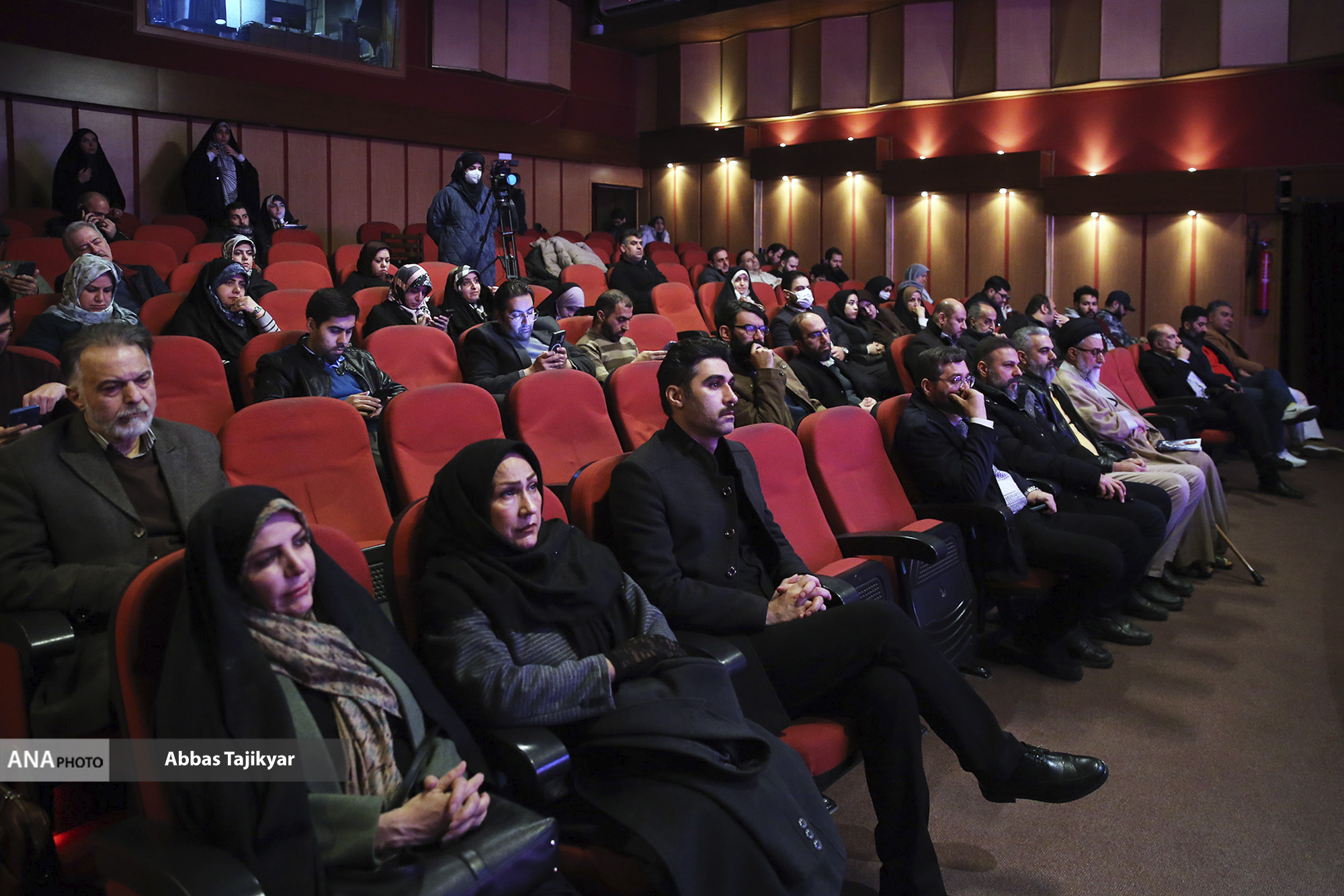 «قندیل» رونمایی شد/ وزیر اطلاعات: قوم کُرد همواره ضامن استقلال ایران بوده است «قندیل» رونمایی شد/ وزیر اطلاعات: قوم کُرد همواره ضامن استقلال ایران بوده است