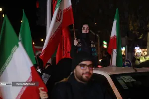 مراسم وداع با شهدای ناوشکن دنا و حمایت از نیروهای مسلح با حضور دکتر بیژن رنجبر و دانشگاهیان دانشگاه آزاد اسلامی استان تهران و اقشار مختلف مردم - میدان فردوسی تهران