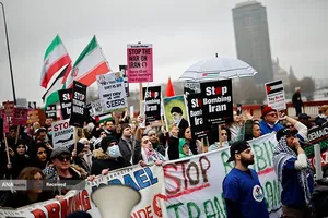 تظاهرات ساکنان لندن در حمایت از جمهوری اسلامی ایران و محکوم کردن حملات صهیونی - آمریکایی به خاک ایران