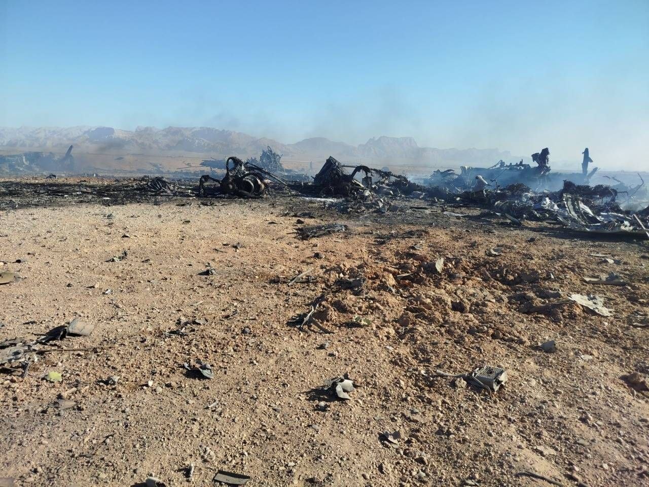 قرارگاه خاتم الانبیاء: ترامپ تلاش می‌کند با ایجاد ابهام، شکست تلخ ارتش زبون خود را توجیه کند/ تصاویر تکمیلی از لاشه‌ پرنده‌های متجاوز آمریکایی