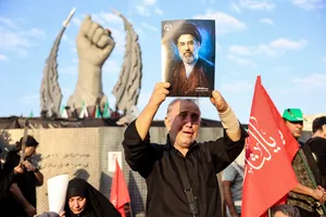تشییع پیکر مطهر آقای شهید ایران و خانواده ایشان -۱
