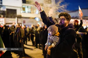 مراسم عزاداری در سوگ رهبر شهید انقلاب - میدان انقلاب تهران
