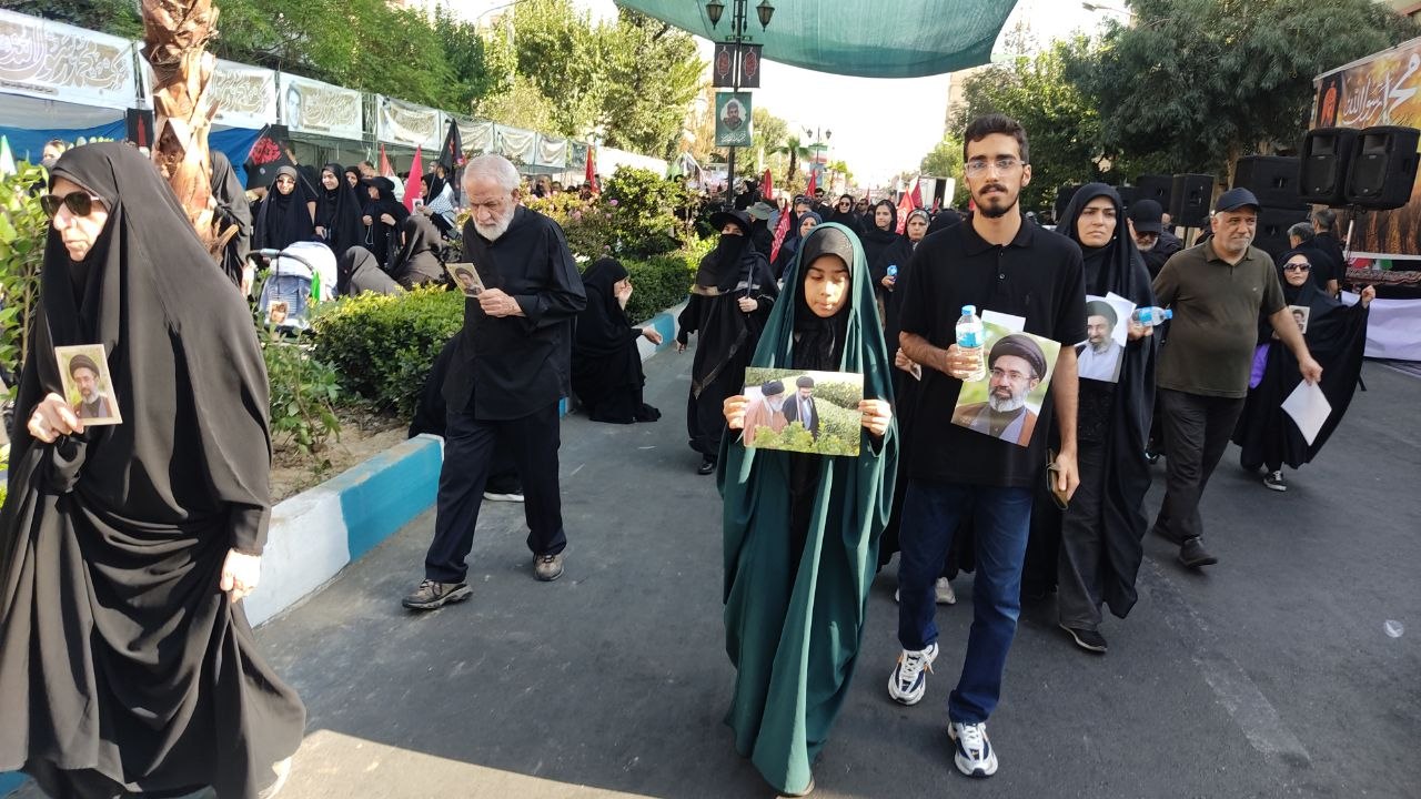 در مسیر حسین؛ تهران قدم‌به‌قدم به اربعین می‌رسد/ روایتی از موشک‌ها و پرچم‌های انتقام +عکس و فیلم