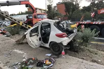 مرگ ۲ زن در تصادف پژو ۲۰۷ با تیر چراغ برق