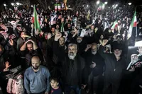 قیام مردم خیابان نبرد در خونخواهی رهبر شهید انقلاب