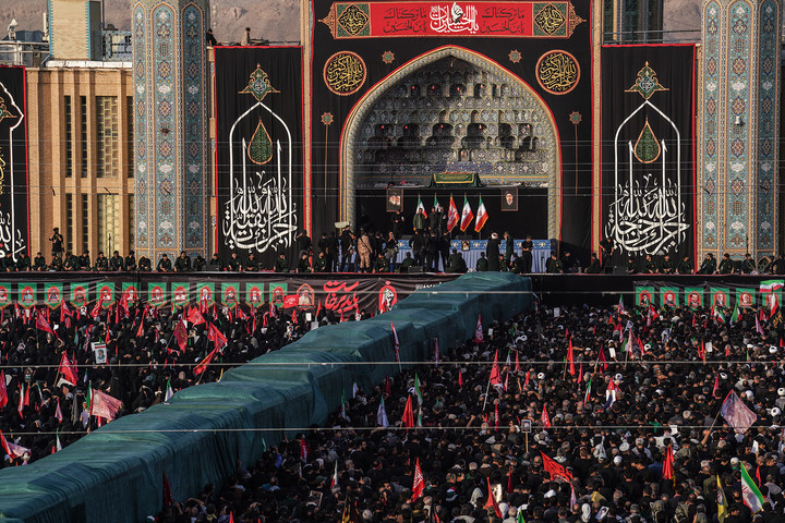بدرقه و تشییع رهبر شهید انقلاب در مسجد مقدس جمکران