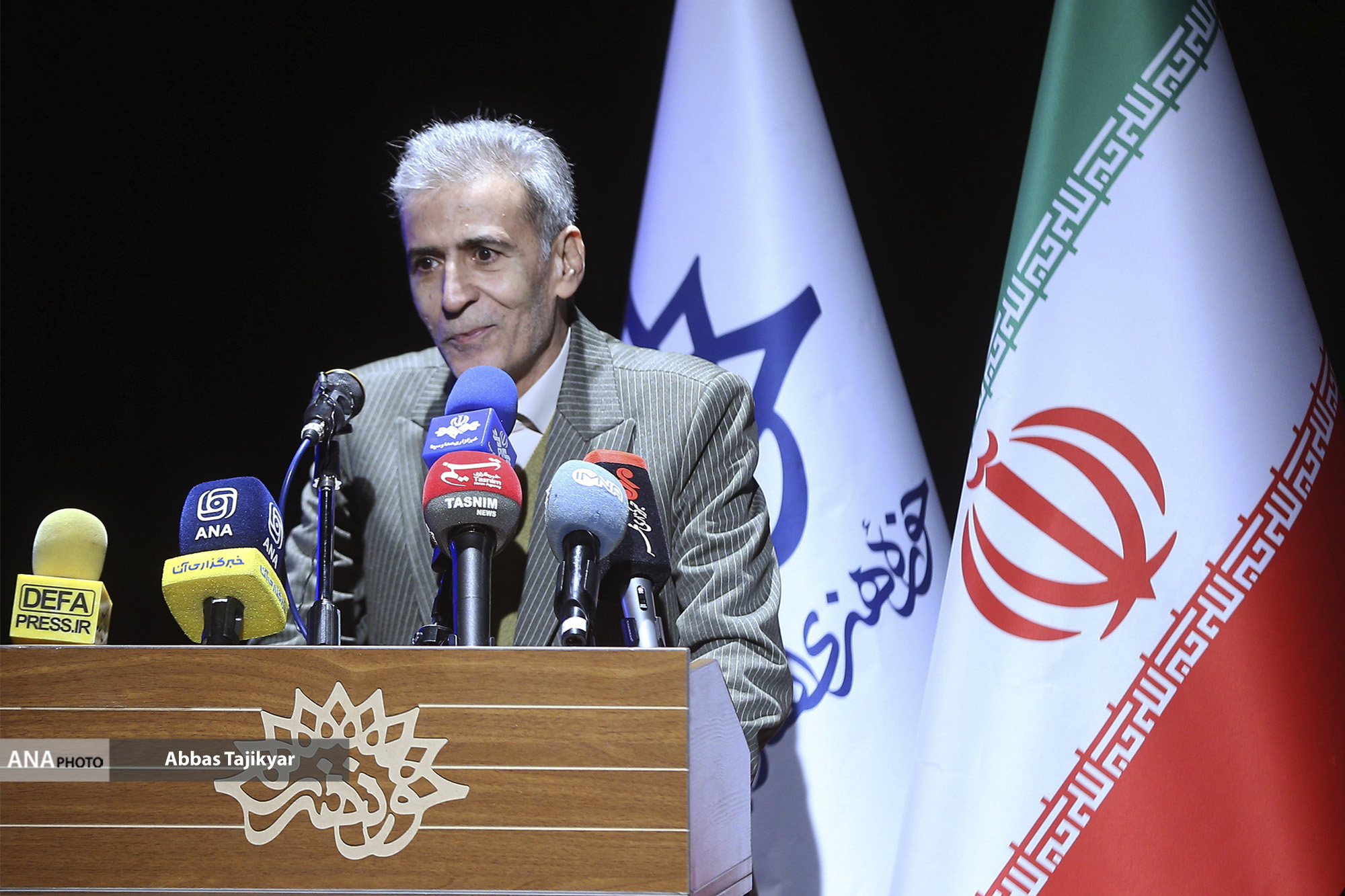 «قندیل» رونمایی شد/ وزیر اطلاعات: قوم کُرد همواره ضامن استقلال ایران بوده است «قندیل» رونمایی شد/ وزیر اطلاعات: قوم کُرد همواره ضامن استقلال ایران بوده است