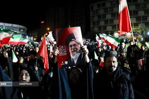 وداع با شهدای ناوشکن دنا و حمایت از نیروهای مسلح