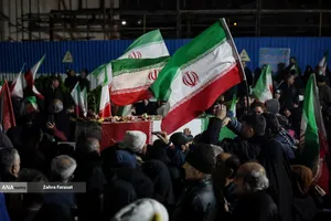 وداع با پیکر شهدای ناوشکن دنا در میدان دریاچه