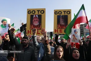 بیعت مردم با آیت&zwnj;الله سید مجتبی خامنه&zwnj;ای سومین رهبر جمهوری اسلامی ایران