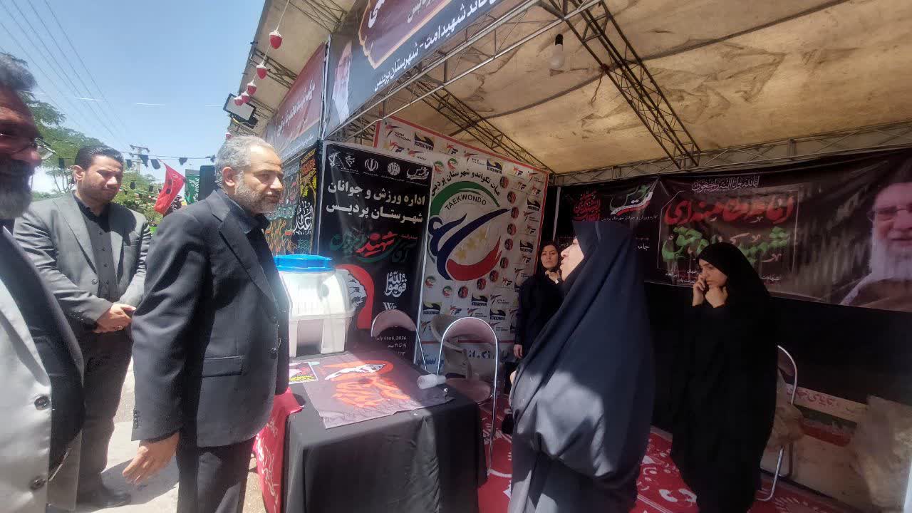 تجدید میثاق دانشگاهیان علوم و فناوری پردیس با آرمان‌های امام شهید در موکب‌های استقبال از زائران