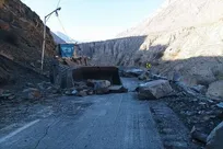 به-دلیل-ریزش-شدید-کوه-محور-پاتاوه-دهدشت-مسدود-شد