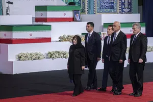 ادای احترام مقامات و مسئولان خارجی به پیکر امام شهید 