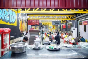 حضور مردم در رستوران ها و غذاخوری ها در شب های تهران 