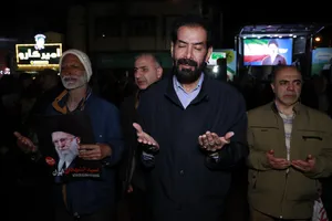 اقامه نماز استغاثه به امام زمان زمان(عج) - چهارراه نبرد خیابان پیروزی