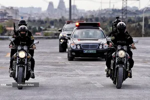  پرش چتربازان از برج میلاد به مناسبت ۱۲ فروردین 