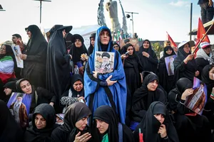 تشییع پیکر مطهر آقای شهید ایران و خانواده ایشان -۱
