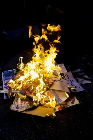 وداع با شهدای ناوشکن دنا و حمایت از نیروهای مسلح