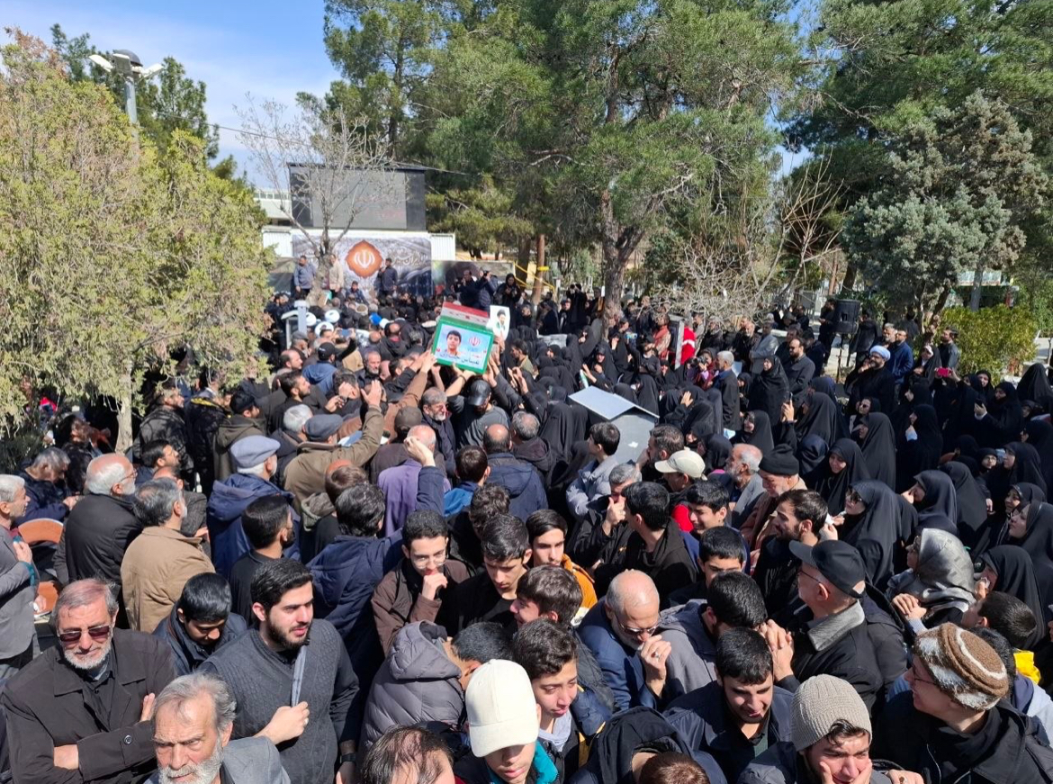 مراسم تشییع و تدفین همسر و فرزندان مرحوم جباری+فیلم