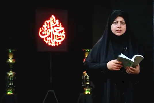 گودال شرمسار به مادر نگاه کرد