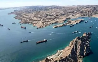 الجزیره: تنگه هرمز فلج دریایی کامل را تجربه می‌کند/ ده‌ها هزار دریانورد در انتظار مجوز عبور