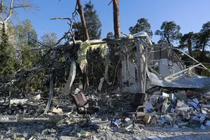 بازدید دکتر بیژن رنجبر رئیس دانشگاه آزاد اسلامی، پس از حمله هوایی آمریکا و رژیم صهیونیستی به سفارت سابق آمریکا(لانه جاسوسی) 