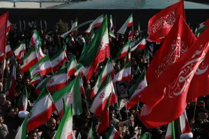 بیعت مردم با آیت&zwnj;الله سید مجتبی خامنه&zwnj;ای سومین رهبر جمهوری اسلامی ایران