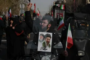 بیعت مردم با آیت&zwnj;الله سید مجتبی خامنه&zwnj;ای سومین رهبر جمهوری اسلامی ایران