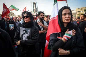 تشییع پیکر مطهر آقای شهید ایران و خانواده ایشان -۱
