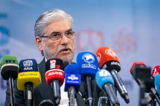 پیگیری وزیر علوم از روند اسکان و خدمات‌رسانی به زائران مراسم تشییع رهبر شهید در قم