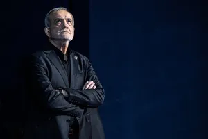 مسعود پزشکیان رییس جمهور در مراسم ادای احترام مقامات و مسئولان خارجی به پیکر امام شهید 