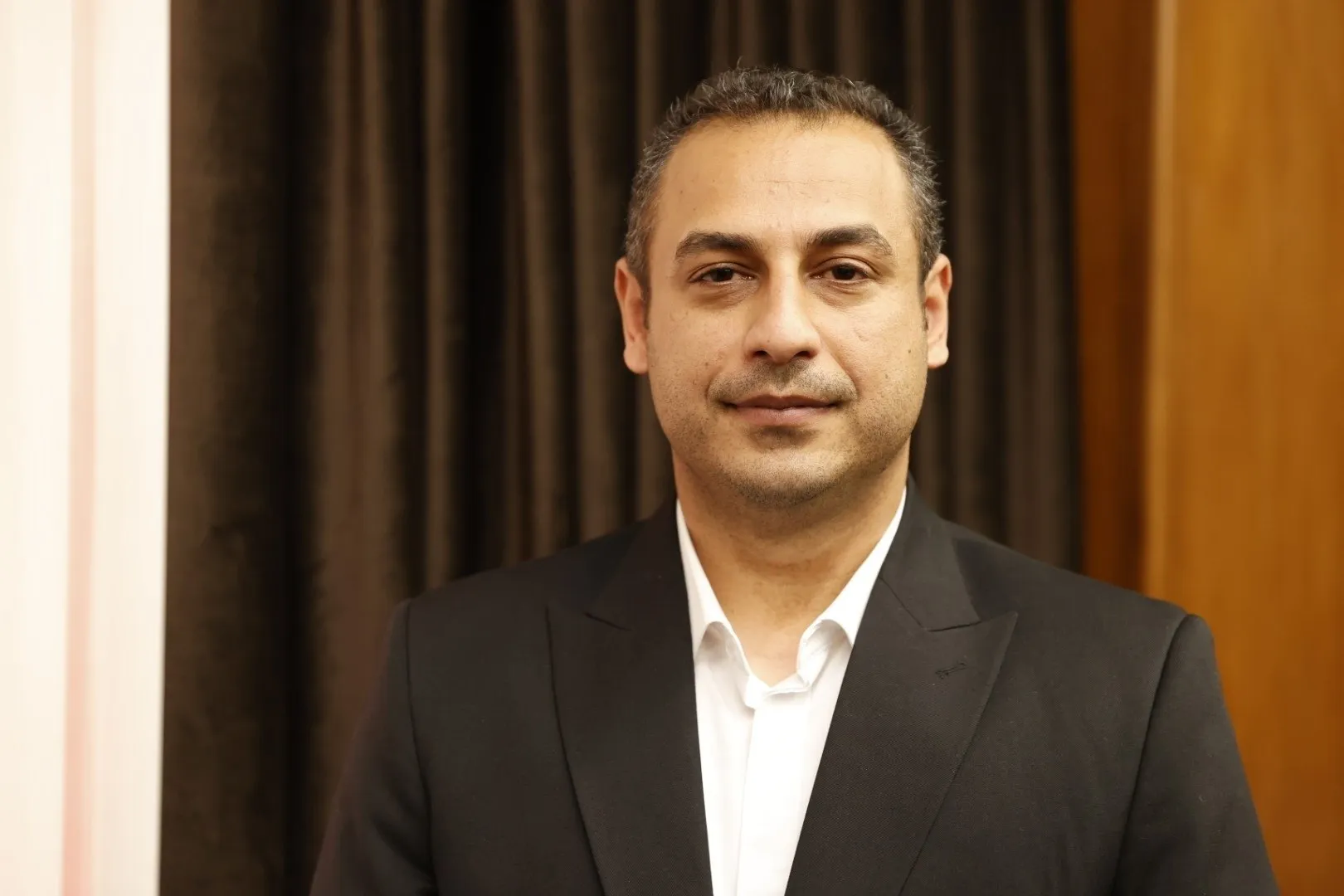 هادی خناری نژاد
