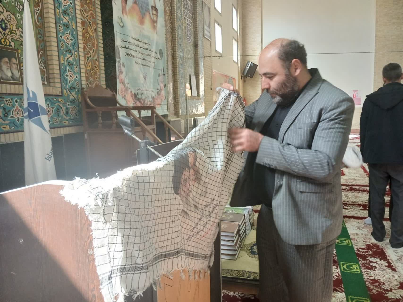 آیین معنوی غبارروبی مساجد در دانشگاه آزاد تاکستان برگزار شد