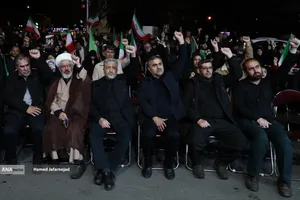 مراسم وداع با شهدای ناوشکن دنا و حمایت از نیروهای مسلح با حضور دکتر بیژن رنجبر و دانشگاهیان دانشگاه آزاد اسلامی استان تهران و اقشار مختلف مردم - میدان فردوسی تهران