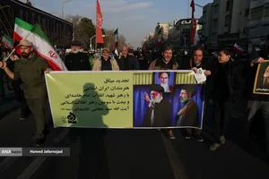 بیعت مردم با آیت&zwnj;الله سید مجتبی خامنه&zwnj;ای سومین رهبر جمهوری اسلامی ایران