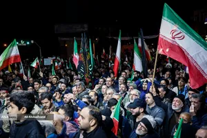 وداع با پیکرهای خانوادگی شهیدان شادکامی در چهارراه نظام&zwnj;آباد