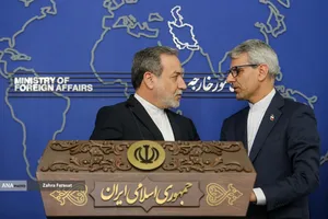 حضور سیدعباس عراقچی وزیر امورخارجه بمناسبت روز خبرنگار در جلسه هفتگی سخنگوی وزارت خارجه