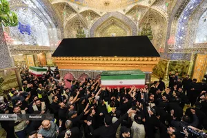 اقامه نماز بر پیکر مطهر رهبر شهید امّت در حرم مطهر حضرت امیرالمؤمنین(ع) 