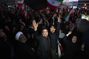  اجتماع مردم تهران در پی خبر شهادت حضرت آیت الله العظمی امام خامنه ای رحمته الله علیه رهبر عظیم الشان انقلاب اسلامی ایران