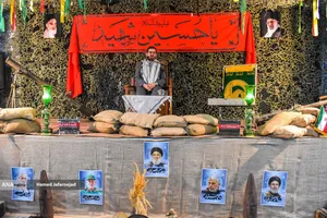 مدیحه سرایی حاج مرتضی طاهری در مراسم بیستمین یادواره ۸۴ شهید محله نبرد تهران 