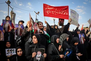 تشییع پیکر مطهر آقای شهید ایران و خانواده ایشان -۱
