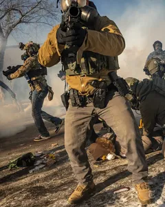  صحنه درگیری میان نیروهای آمریکایی و مردم 