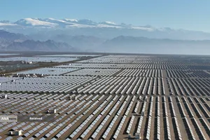 عکس هوایی از پارک بزرگ صنعتی فتوولتائیک شیچنگزی در استان سین کیانگ، چین