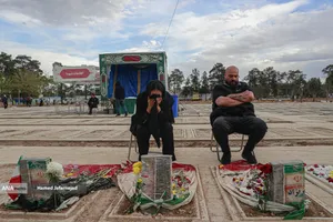 اولین جمعه سال جدید گلزار شهدای حملات تروریستی آمریکایی - صهیونی در جنگ رمضان - قطعه 42 بهشت زهرا(س)