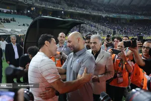تیم&zwnj;های فوتبال استقلال و پرسپولیس امروز (چهارشنبه) در چارچوب هفته پنجم لیگ برتر به مصاف هم رفتند که این دیدار به تساوی یک - یک انجامید.