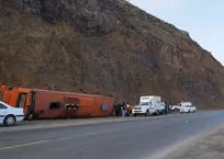 واژگونی اتوبوس در یزد ۱۶ مصدوم بر جا گذاشت