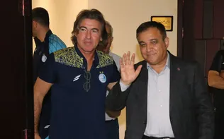 اولیایی: اگر تاجرنیا شکایتش را پس گرفته باشد، خودم شکایت را پیگیری می‌کنم/ جای تاسف است که رسانه باشگاه علیه سرمربی‌اش باشد