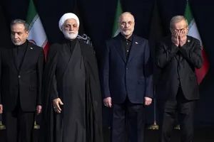 مسعود پزشکیان رییس جمهور،محمدباقر قالیباف رییس مجلس ،حجت الاسلام محسنی اژه ای رییس قوه قضاییه و سیدعباس عراقچی وزیر امور خارجه در مراسم ادای احترام مقامات و مسئولان خارجی به پیکر امام شهید 
