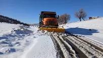 برف‌روبی-۲۶-هزار-کیلومتر-باند-از-جاده‌های-کرمانشاه-کمک‌رسانی-به-۵۴۱-خودروی-گرفتار-در-برف