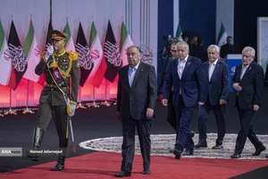 ادای احترام مقامات و مسئولان خارجی به پیکر امام شهید 